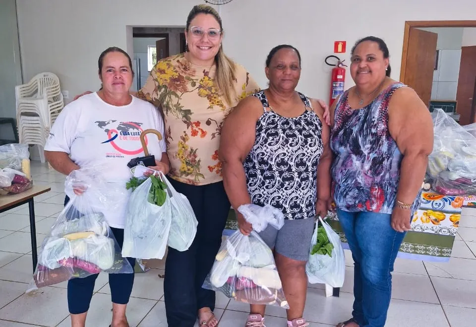 ENTREGA DO PAA – CESTA VERDE REFORÇA COMPROMISSO COM AS FAMÍLIAS DE SALMOURÃO