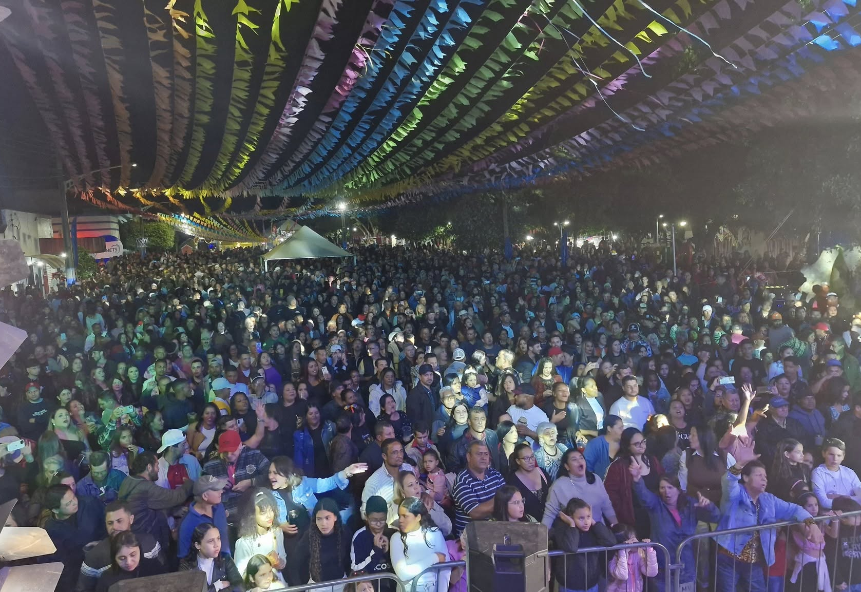ENCERRAMENTO DA JULINA FEST SHOW CONSAGRA SALMOURÃO COMO PALCO DE CULTURA, MÚSICA E TRADIÇÃO