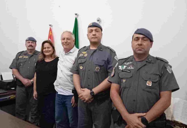 VISITA DO COMANDANTE DA POLÍCIA MILITAR EM SALMOURÃO 