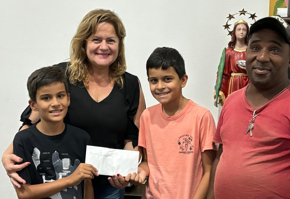 PRATAS DA CASA  SÃO RECEBIDOS NO GABINETE PARA RECEBER O CACHÊ DA APRESENTAÇÃO NOS 66 ANOS DE SALMOURÃO