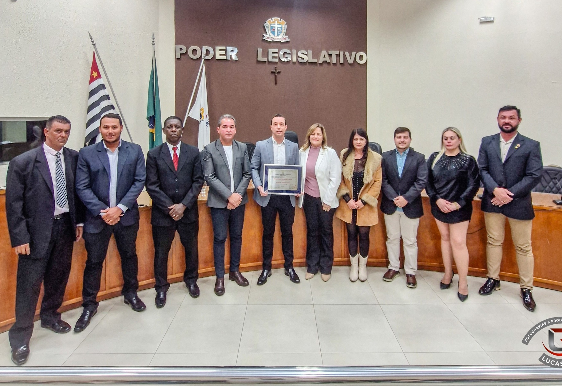 PREFEITA SÔNIA E VICE MÁRCIA PARTICIPAM DE SESSÃO SOLENE EM HOMENAGEM AO DR. VITOR HUGO